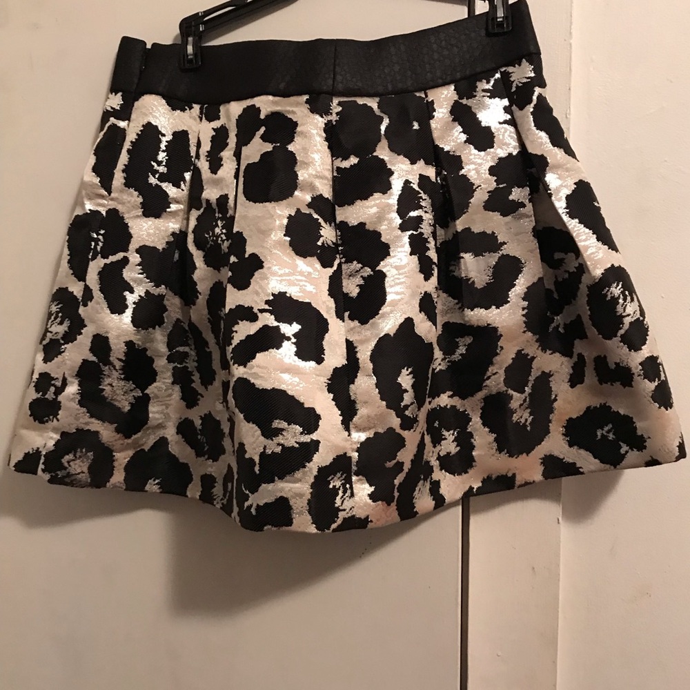 Banana Republic “Jacquard Box Pleat Leopard Skirt”